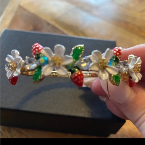 BETSEY JOHNSON SET Strawberries & Blossoms Hinged Bangle Bracelet & Earrings NWT - Picture 3 of 16